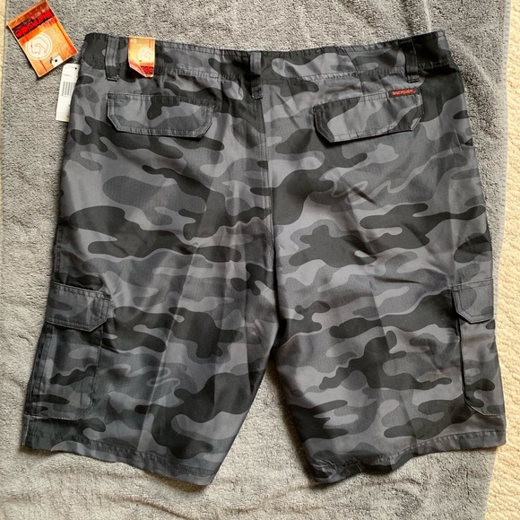 NWT Men’s Burnside Camp Shorts - Picture 3 of 3